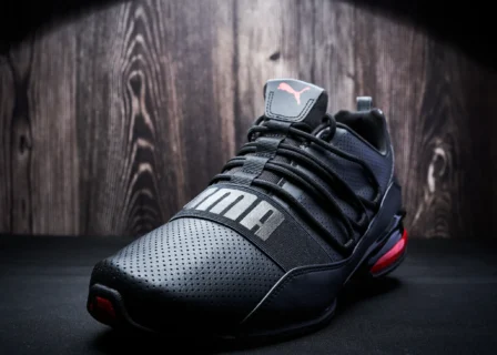 Fotografía Profesional ROCALDE 13 Fotografía profesional de zapatilla deportiva negra para producto y ecommerce